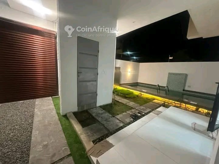 Villa luxueuse de 5 pièces avec piscine et terrasse spacieuse