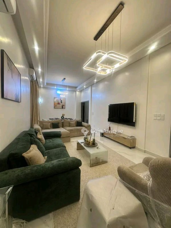 Villa luxueuse de 5 pièces avec piscine et terrasse spacieuse