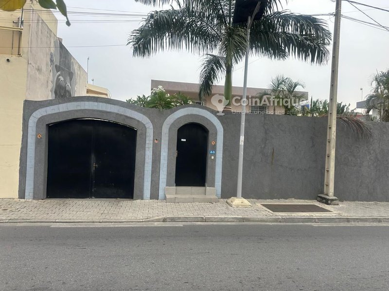 Villa luxueuse de 7 pièces avec piscine privée et titre foncier personnel