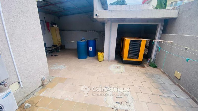 Villa luxueuse de 7 pièces avec piscine privée et titre foncier personnel