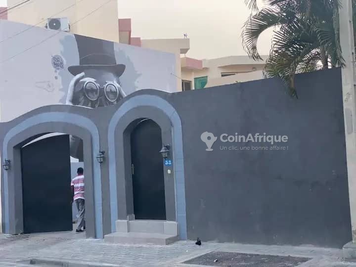 Villa luxueuse de 7 pièces avec piscine privée et titre foncier personnel