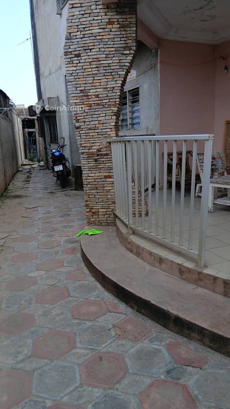 Villa luxueuse de 15 pièces avec documents cadastraux complets