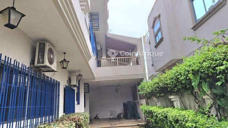 Villa luxueuse de 7 pièces avec terrasse géante et studio indépendant