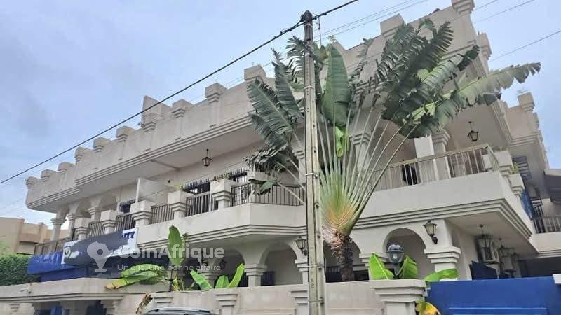 Villa luxueuse de 7 pièces avec terrasse géante et studio indépendant