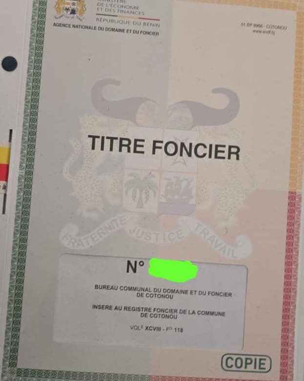 Terrain clôturé de 324 m² avec titre foncier personnel et accès voie asphaltée