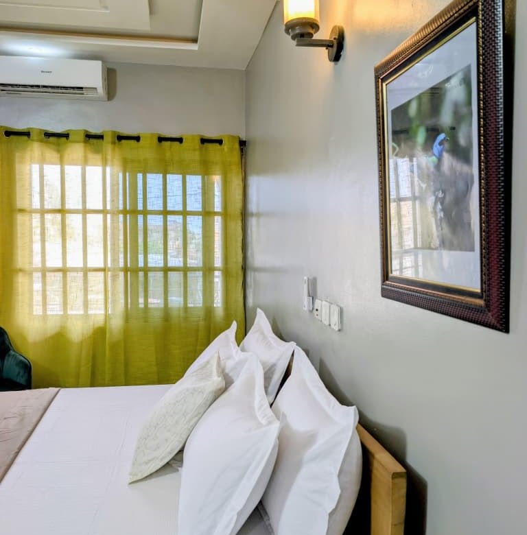 Appartement meublé 2 pièces avec climatisation et sécurité renforcée