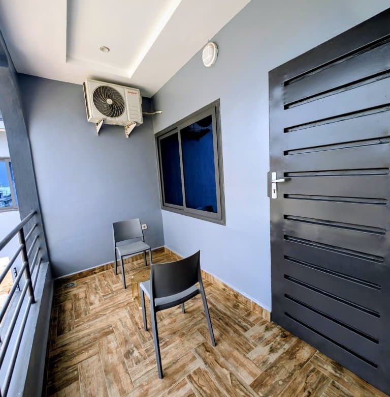 Appartement meublé 2 pièces avec climatisation et sécurité renforcée