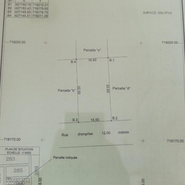 Terrain clôturé de 544 m² avec documents légaux complets - Idéal pour projets immobiliers