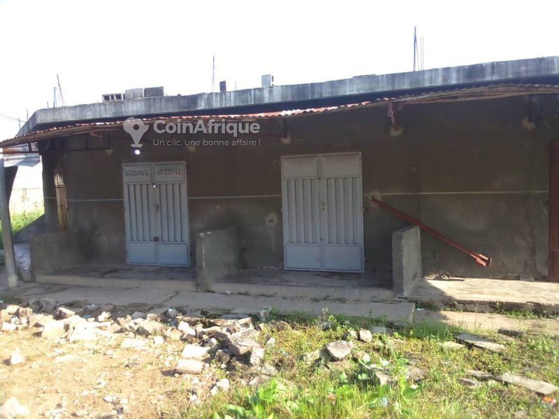 Terrain constructible de 625 m² avec 6 pièces, salons et boutiques - Potentiel locatif exceptionnel