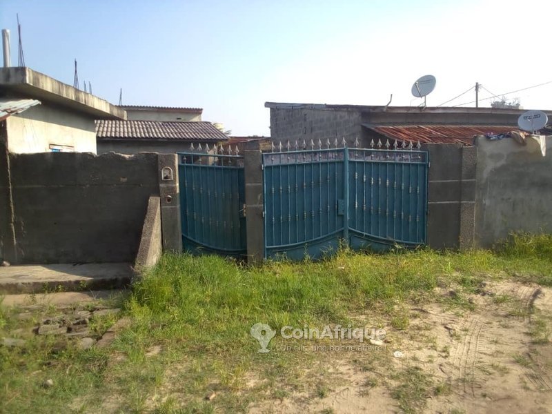 Terrain constructible de 625 m² avec 6 pièces, salons et boutiques - Potentiel locatif exceptionnel