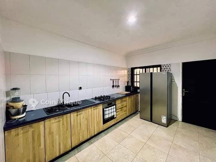 Villa luxueuse de 5 pièces avec piscine et jardin privatif