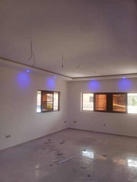 Immeuble de prestige de 11 pièces avec staff haut de gamme et sécurité renforcée