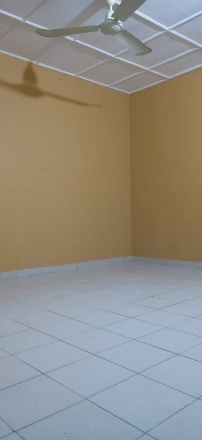 Appartement cosy d'une pièce avec cuisine séparée et équipements modernes