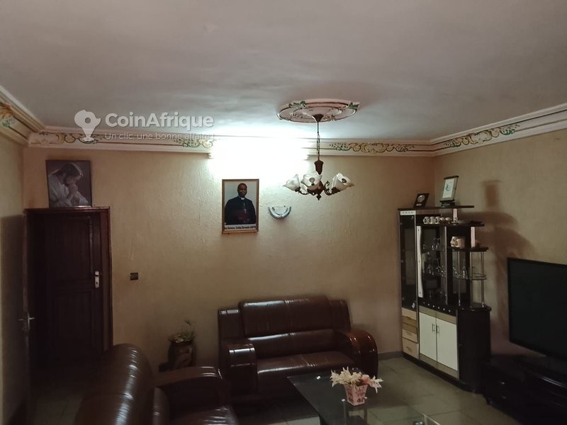 Villa luxueuse de 8 pièces avec fondation R+4 et espaces multiples