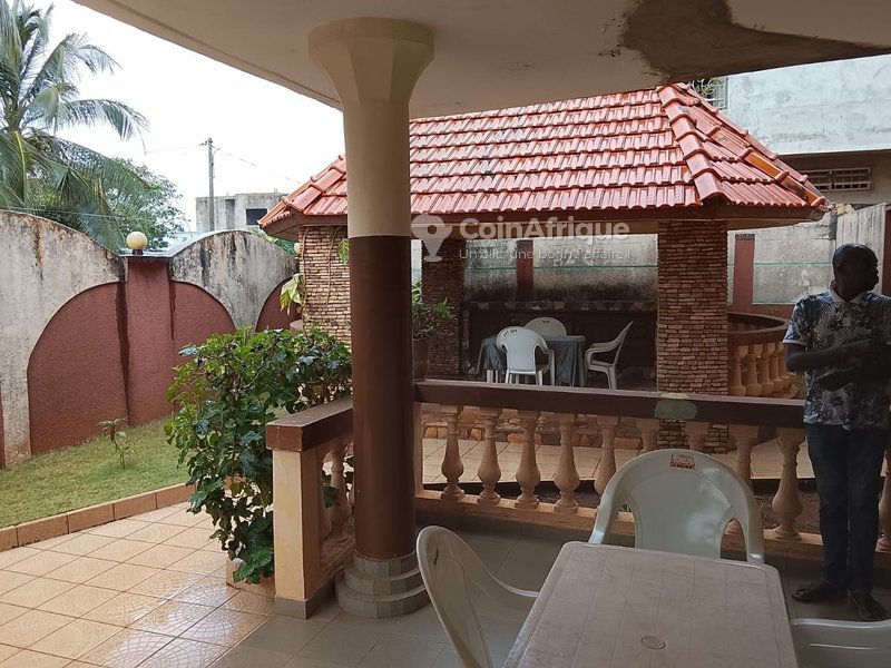 Villa luxueuse de 8 pièces avec fondation R+4 et espaces multiples