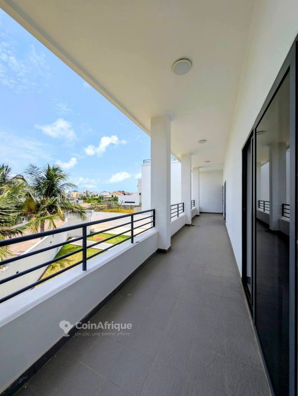 Villa luxueuse de 7 pièces avec grand jardin et garage spacieux