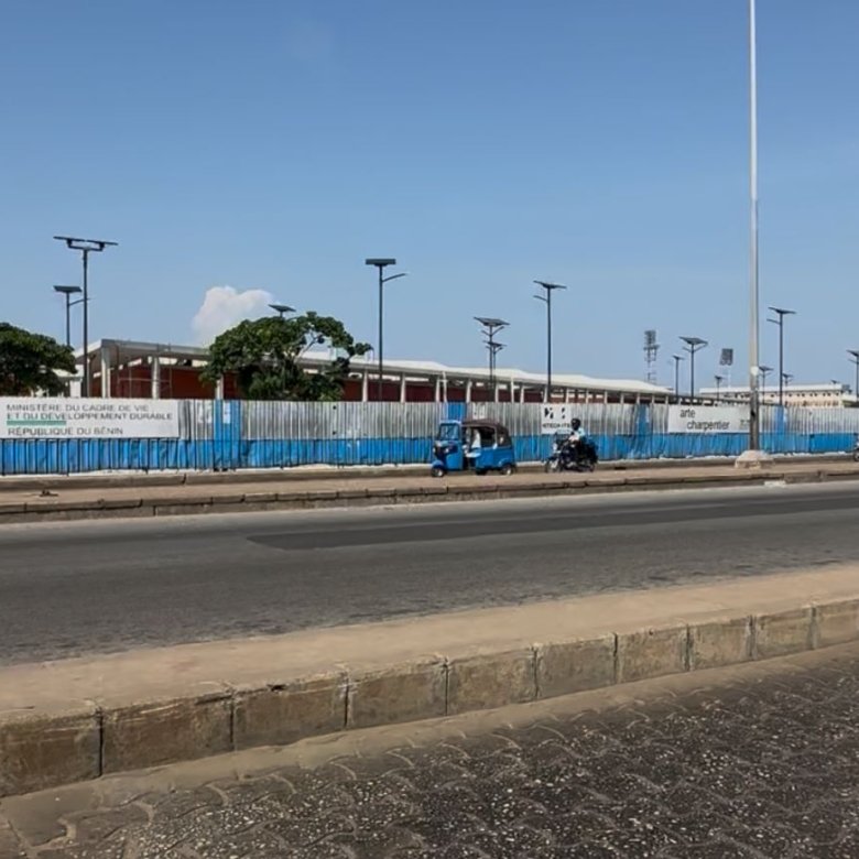 Terrain constructible avec titre foncier et parcelle clôturée - Idéal pour projet hôtelier ou résidentiel