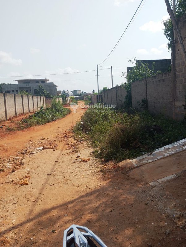 Maison inachevée avec boutique et fondation R+1 - 3 pièces
