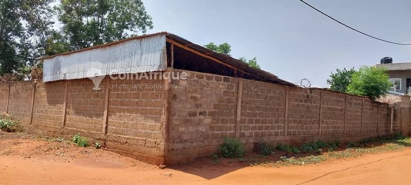 Terrain constructible de 327 m² avec titre foncier personnel à Cocotomey