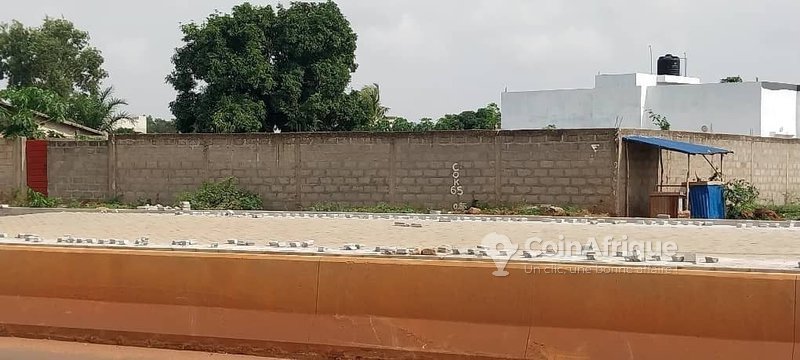 Terrain constructible de 327 m² avec titre foncier personnel à Cocotomey