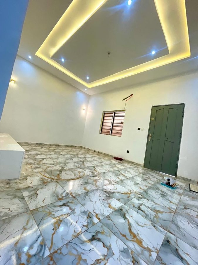 Appartement d'une pièce avec grande véranda et accès véhicule