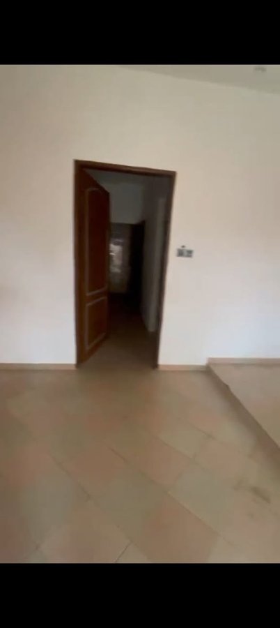 Appartement 2 pièces avec véranda et arrière-cour spacieuse