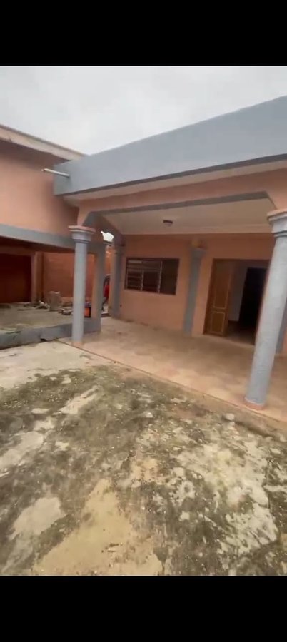 Appartement 2 pièces avec véranda et arrière-cour spacieuse