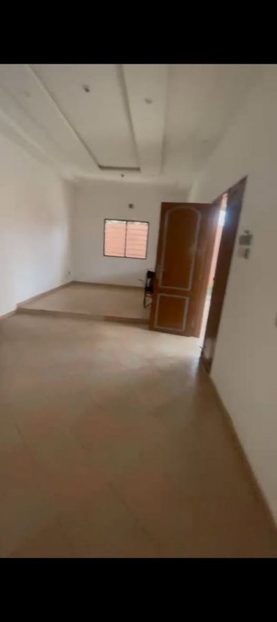 Appartement 2 pièces avec véranda et arrière-cour spacieuse