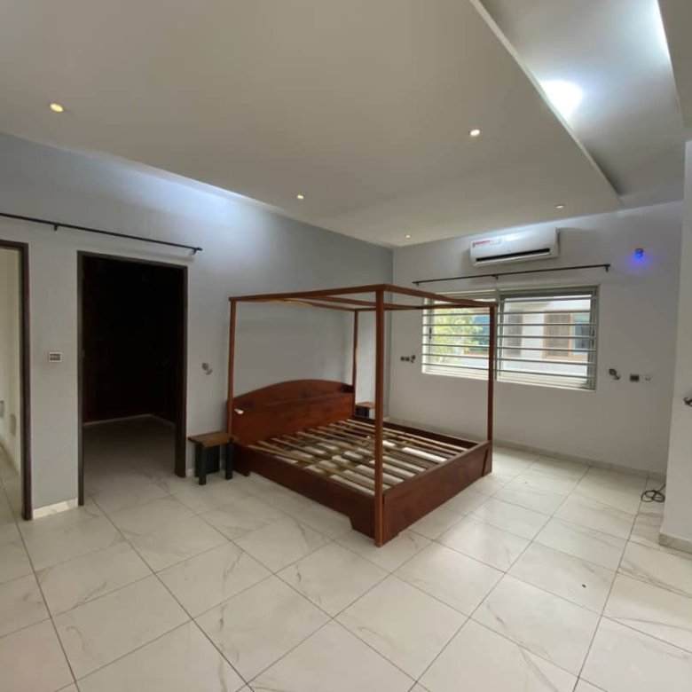 Villa semi-meublée de 4 pièces avec jardin et garage double à proximité de la plage