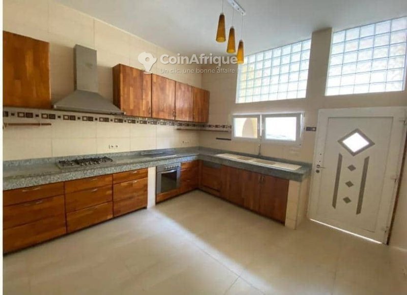 Villa luxueuse de 4 chambres avec piscine et spa en bord de mer