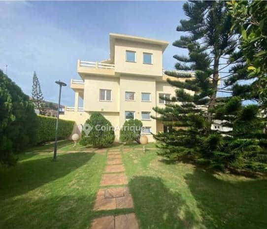 Villa luxueuse de 4 chambres avec piscine et spa en bord de mer