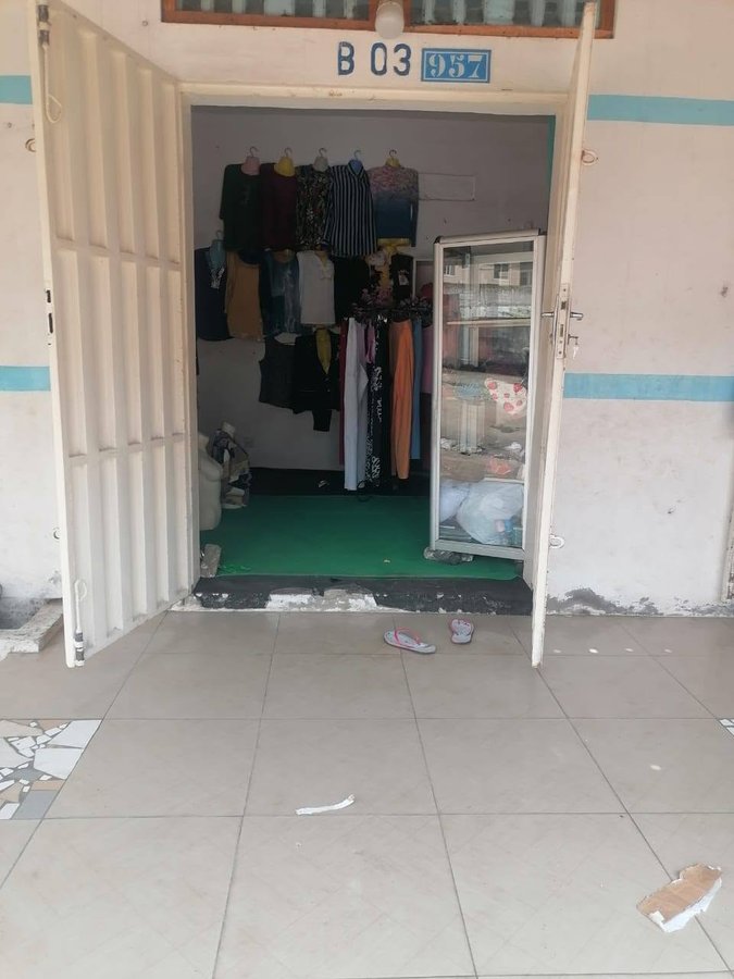 Magasin spacieux avec emplacement stratégique et excellent potentiel commercial