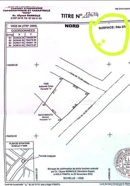 Terrain constructible de 450 m² avec titre foncier et emplacement stratégique en angle de rue