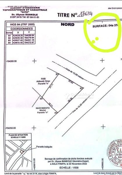 Terrain constructible de 450 m² avec titre foncier et emplacement stratégique en angle de rue