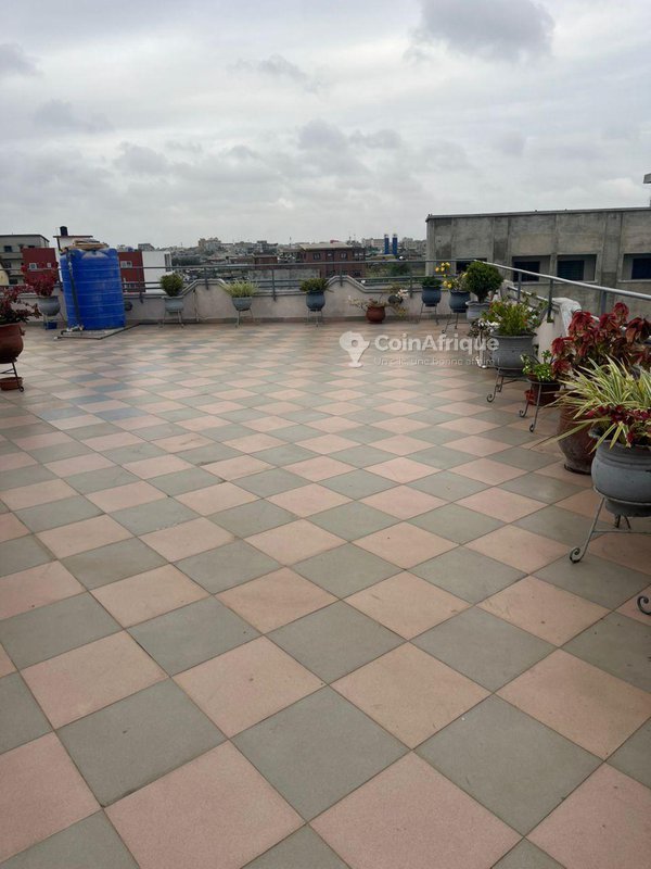 Appartement meublé 3 pièces avec équipements modernes et sécurité assurée