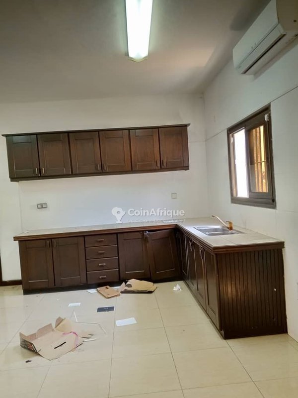 Villa luxueuse de 4 pièces avec climatisation et espace vert