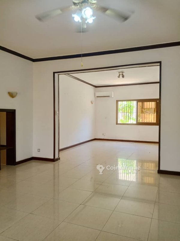 Villa luxueuse de 4 pièces avec climatisation et espace vert