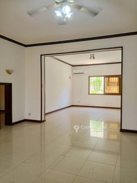 Villa luxueuse de 4 pièces avec climatisation et espace vert