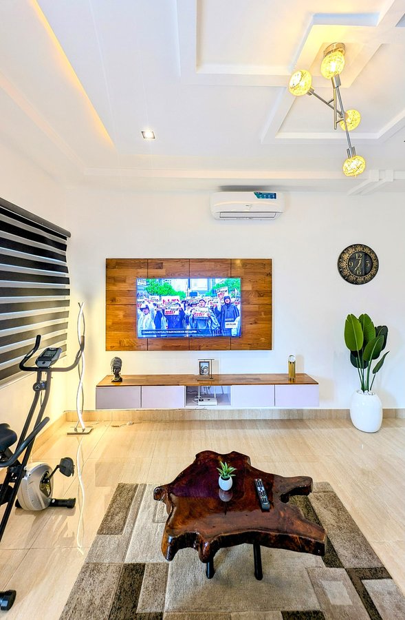 Appartement meublé d'une pièce avec équipements haut de gamme et terrasse agréable