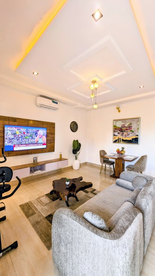 Appartement meublé d'une pièce avec équipements haut de gamme et terrasse agréable