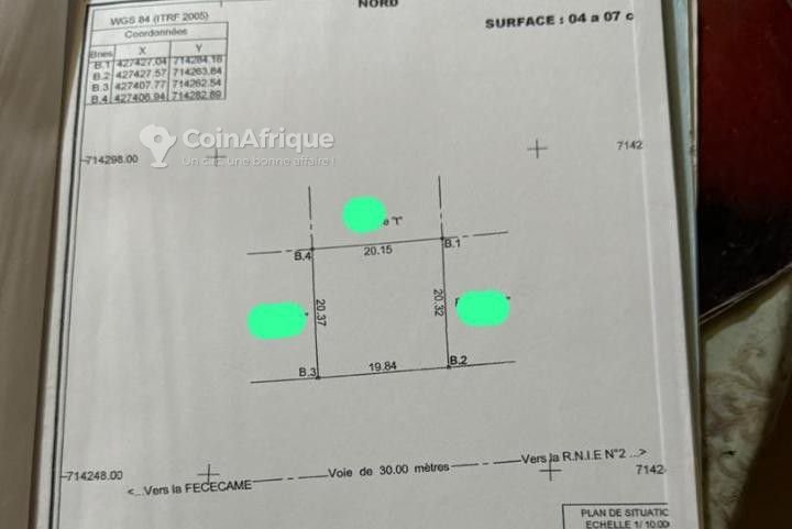 Terrain clôturé de 407 m² avec titre foncier personnel et levé topographique