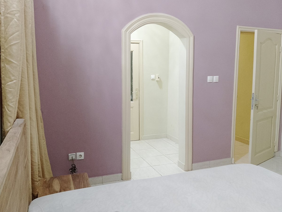 Appartement meublé d'une pièce avec balcon et équipements haut de gamme en zone sécurisée