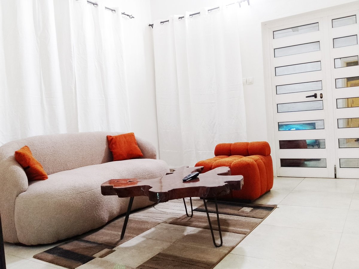 Appartement meublé d'une pièce avec balcon et équipements haut de gamme en zone sécurisée