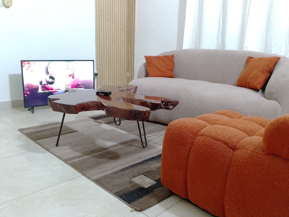 Appartement meublé d'une pièce avec balcon et équipements haut de gamme en zone sécurisée