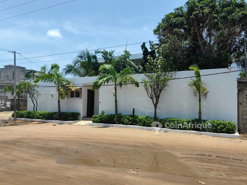 Villa luxueuse de 4 chambres avec jardin et garage pour 2 véhicules