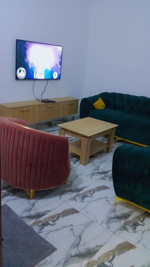 Appartement meublé d'une pièce avec climatisation et cuisine équipée
