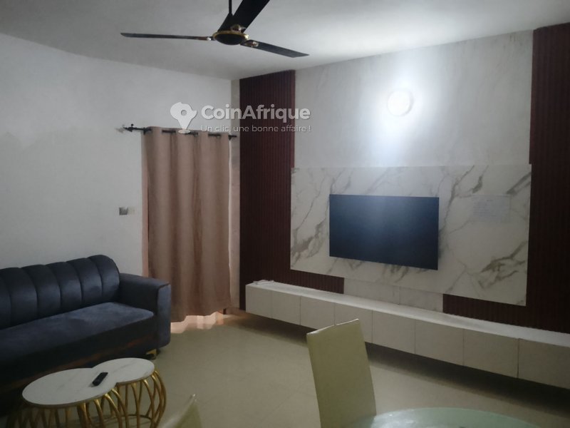Appartement meublé d'une pièce avec climatisation pour séjours confortables