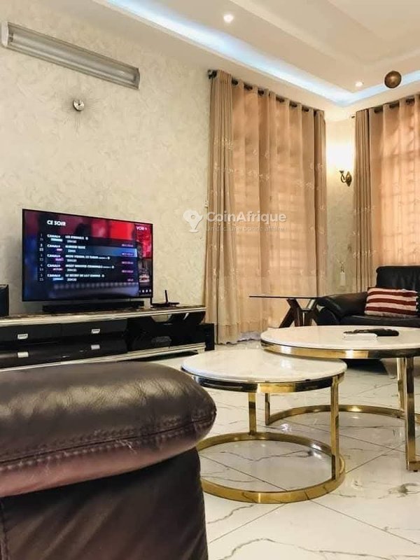 Appartement meublé de 4 pièces avec terrasse aménagée et climatisation