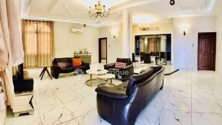 Appartement meublé de 4 pièces avec terrasse aménagée et climatisation