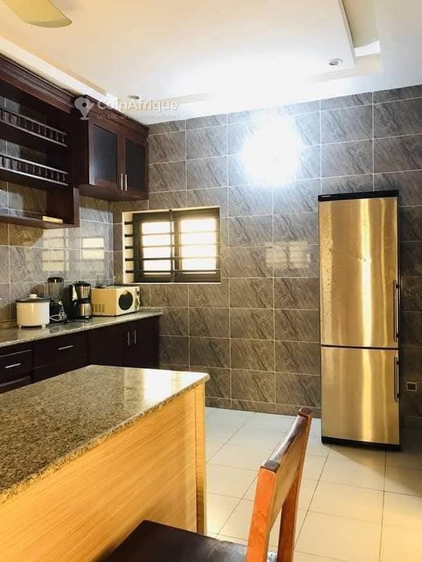 Appartement meublé de 4 pièces avec terrasse aménagée et climatisation
